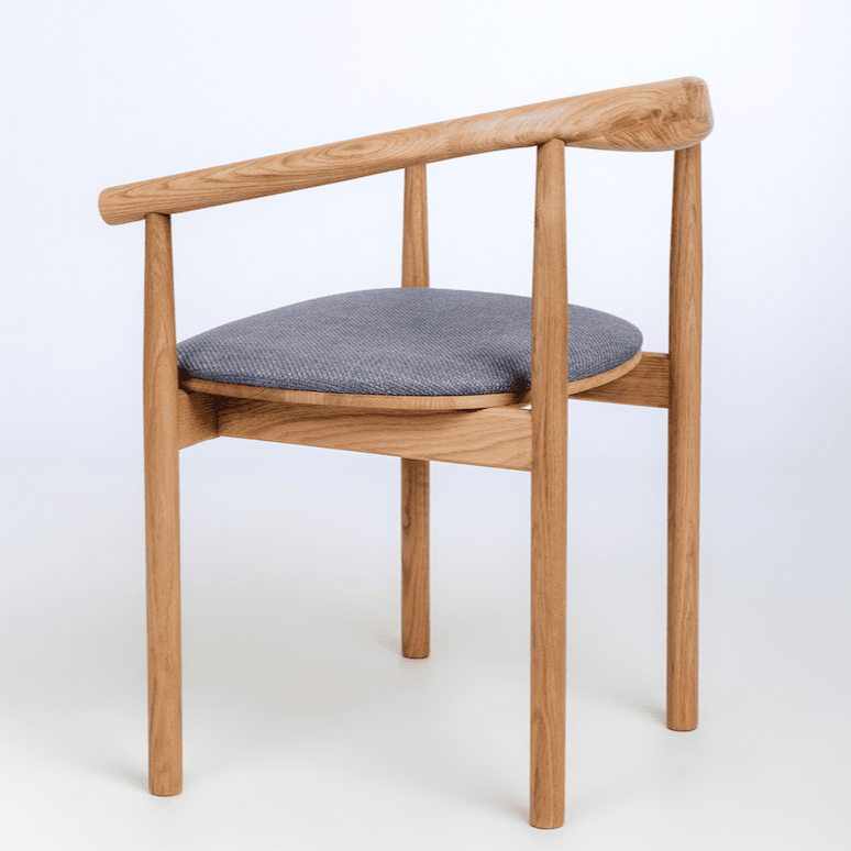 NordicStory Silla de madera maciza de roble tapizada de la colección Lea Mueble nórdico con un diseño moderno Roble.Store
